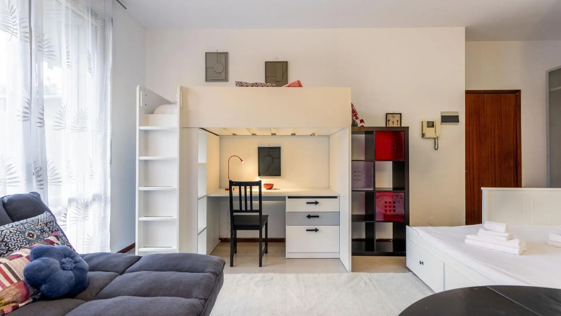 Rucellai Studio With Shared Pool By Halldis Milan